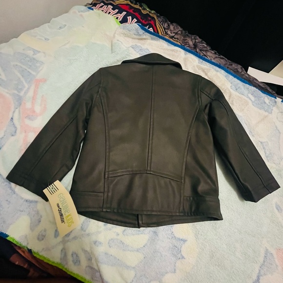 New, - Picture 4 of 5